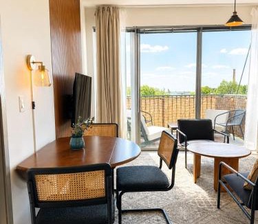 Bay View Apartment | Bay View Designer 2BR - Best Location with Balcony, Gym, and Terrace - Sleeps 6
