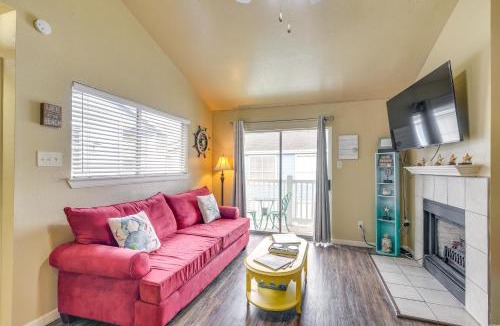 Galveston House | Bay View, Pool Access: Romantic Galveston Retreat!