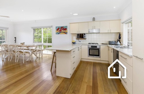Rye House | Bay Views at Tyrone Foreshore *1 NIGHT FREE* 200m Walk to Beach