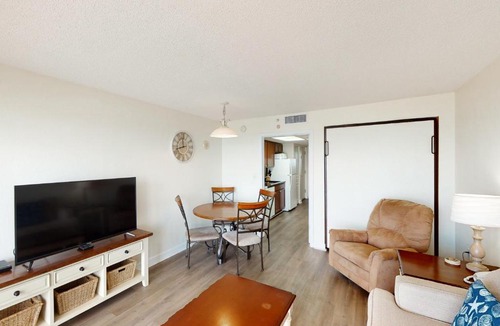 Crescent Beach Hotel | Bay Watch 0806