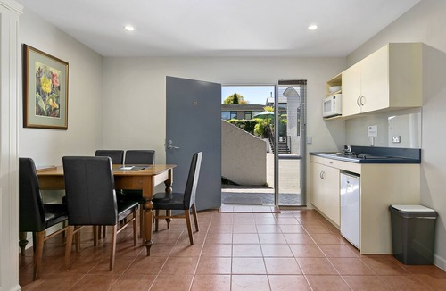Taupo Hotel | Baycrest Lodge