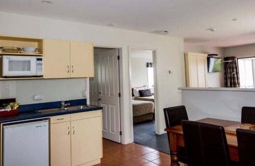Taupo Hotel | Baycrest Lodge