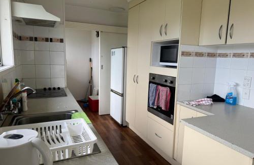 Mount Maunganui House | Bayfair Backpack House