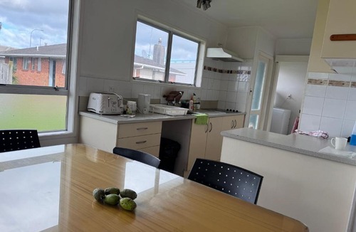 Mount Maunganui House | Bayfair Backpack House