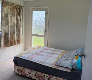 Mount Maunganui House | Bayfair Backpack House