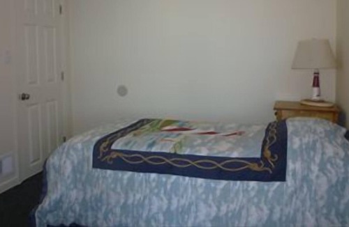 Beach Haven Gardens Apartment | Bayfront classic beach beach house