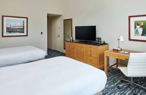 Berkeley Hotel | Bayfront Escape near UC Berkeley | Pool, Free Parking & Pet Friendly