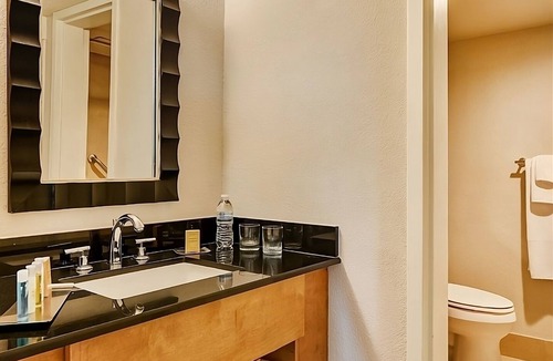 Berkeley Hotel | Bayfront Escape near UC Berkeley | Pool, Free Parking & Pet Friendly
