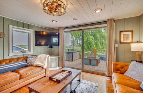 Oconto House | Bayfront Home! Dock, Deck, Hot Tub, & Fire Pit