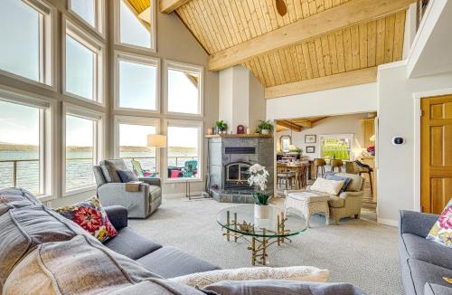 Poulsbo House | Bayfront Home w/Private Beach in Poulsbo!