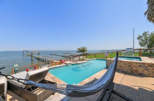 Clear Lake Shores House | Bayfront Luxury House with Pool