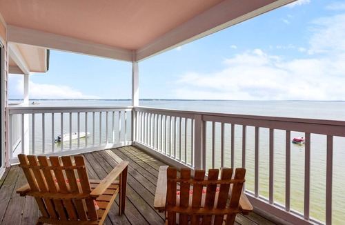 Innerarity Townhomes Condo | Bayfront Paradise-Steps to Sand, Pool, Kayaking