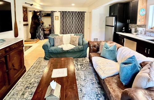 Rollingbay House | Bayfront PNW Lodge: Dock, Pickleball & Guest House
