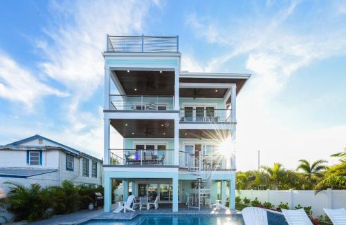 Bradenton Beach House | Bayfront Retreat