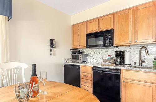 Acme Condo | 🏖️ Bayfront Shores Condo | Private Beach Sunset Views ➠ 5682
