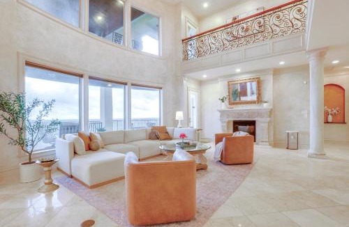 El Lago Villa | Bayfront Villa w/Million-Dollar Views in Seabrook