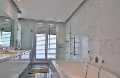 Camps Bay House | Bayluxurysuits