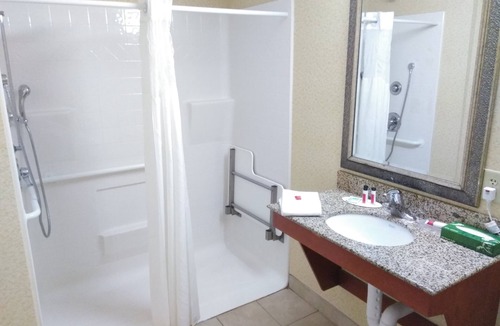 Clinton Hotel | Baymont by Wyndham Clinton