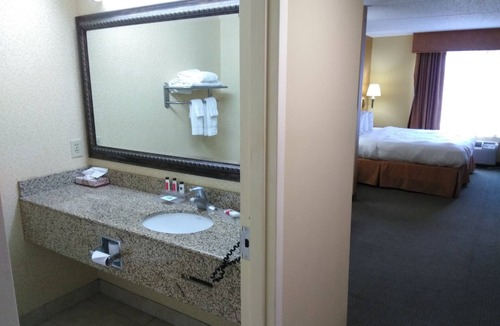 Clinton Hotel | Baymont by Wyndham Clinton