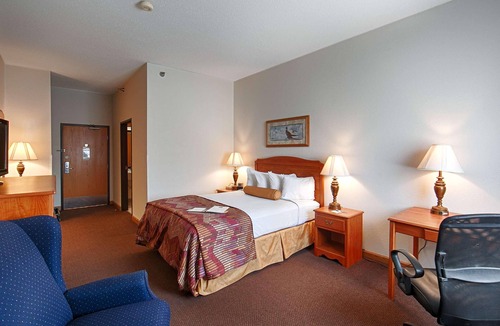 Huron Hotel | Baymont by Wyndham Huron SD