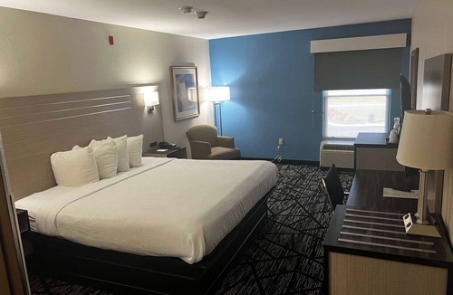 Monroe Hotel | Baymont by Wyndham Monroe Ohio