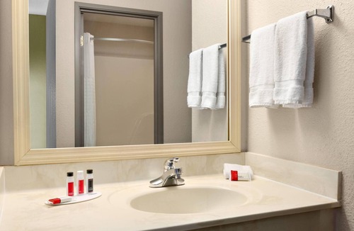 Monroe Hotel | Baymont by Wyndham Monroe