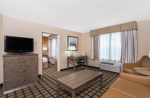 Plymouth Hotel | Baymont by Wyndham Plymouth