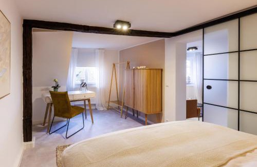 Bayreuth Apartment | bayreuthome - Romantisches City Apartment mit Whirlpool - 2 Schlafzimmer- mobiles Klimagerät