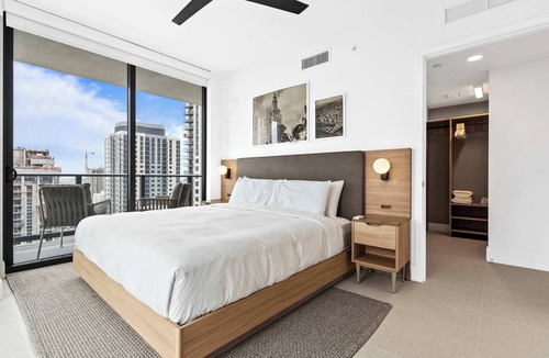 Downtown Miami Apartment | Bayside Breeze, Downtown Luxury Tower, Pool, Gym