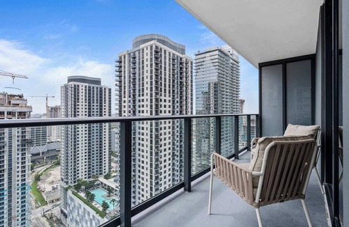 Downtown Miami Apartment | Bayside Breeze, Downtown Luxury Tower, Pool, Gym