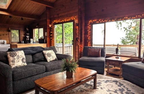 Sequim House | Bayside Cedars Cozy Cabin by the Water