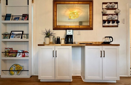 Villas Cottage | Bayside Cottage Walk to Beach Cape May 10 mins