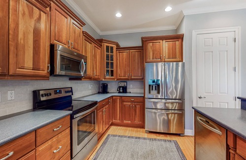 The Commons House | Bayside Resort house w/tennis/basketball court, shared sauna, & board games