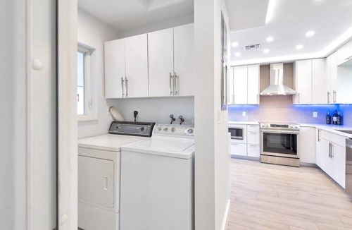 Coral Ridge House | Bayview Bungalow, Pristine and Modern with Heated Pool!