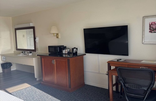 Crescent City Hotel | Bayview Inn