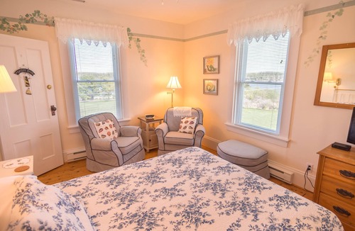 Mahone Bay Bed & Breakfast | Bayview Pines Country Inn