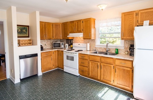 Mahone Bay Bed & Breakfast | Bayview Pines Country Inn