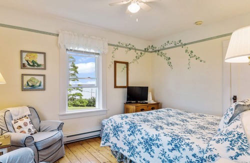 Mahone Bay Bed & Breakfast | Bayview Pines Country Inn