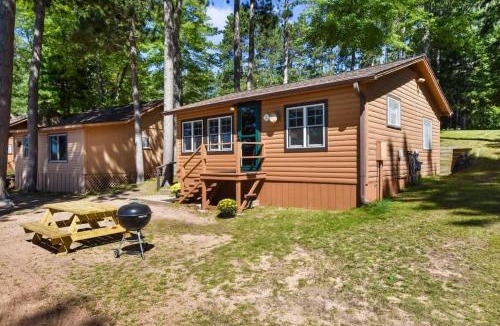 St Germain House | Bayview Resort Waters Edge Cabin 2