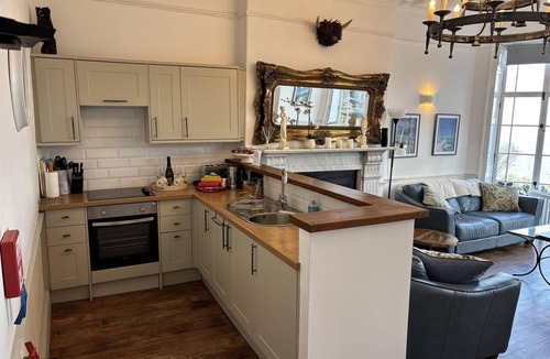 Lynton Cottage | Bayview Tower