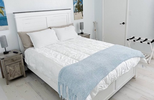 Golden Beach Estates Condo | BB's Beach Vacay Home