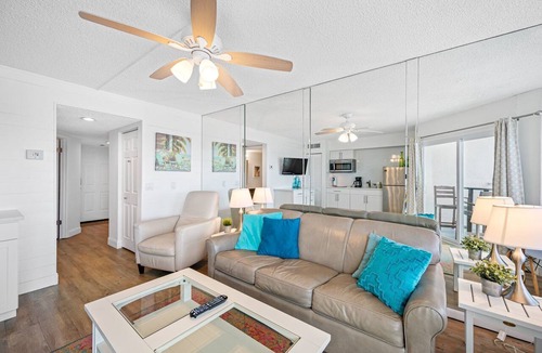 Belleair Beach Condo | 🍹BBC #212 - Step Into Gulf Coast Heaven! Heated Pool! Gulf Front!