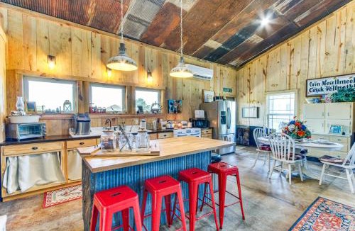Enterprise House | BBQ Ready: Farm-Style Kinston Hideaway w/Pool