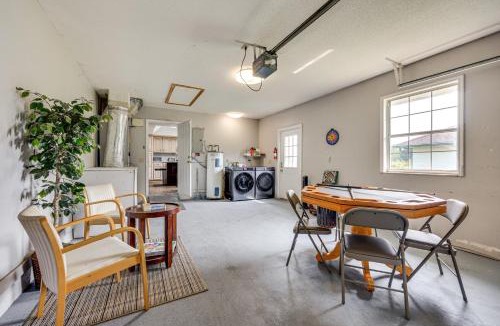 Edgar House | BBQ Ready: Hawthorne Home w/Screened-In Patio