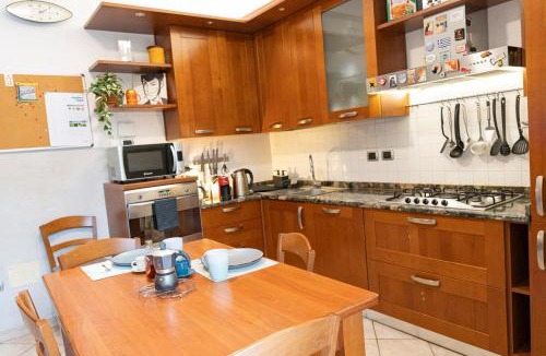 Forli Apartment | BBRomagnaMia 2 Camere, 5 ospiti, Climatizzatore, Parcheggio Gratis, Vicino a Università, Ospedali, Centro, Stazione, Aeroporto