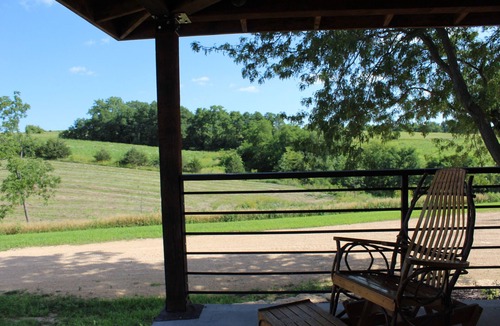 Elwood Cabin | Be as connected or disconnected as you wish - in the cozy country cabin