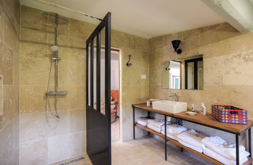 Saint-Hippolyte-le-Graveyron Bed & Breakfast | Between Mont Ventoux and the Dentelles de Montmirail, quiet rooms