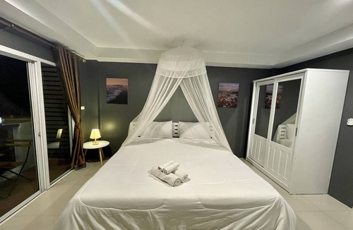 Ban Bang Saen Hotel | Be Rich Hotel