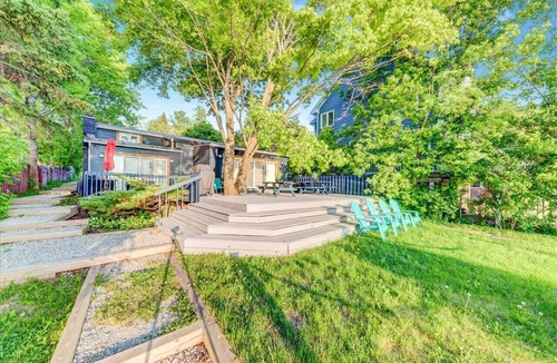 Ramara Cottage | Beautiful Sunsets on the Lake with a 4 Bedroom All Seasons Family Sized Cottage!