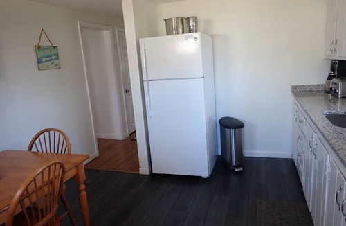 West Hyannisport Cottage | Beach 0.7 Mi walk- Craigville & Covell. A/C, bikes, 3 Day min May, June,Jul 7-11
